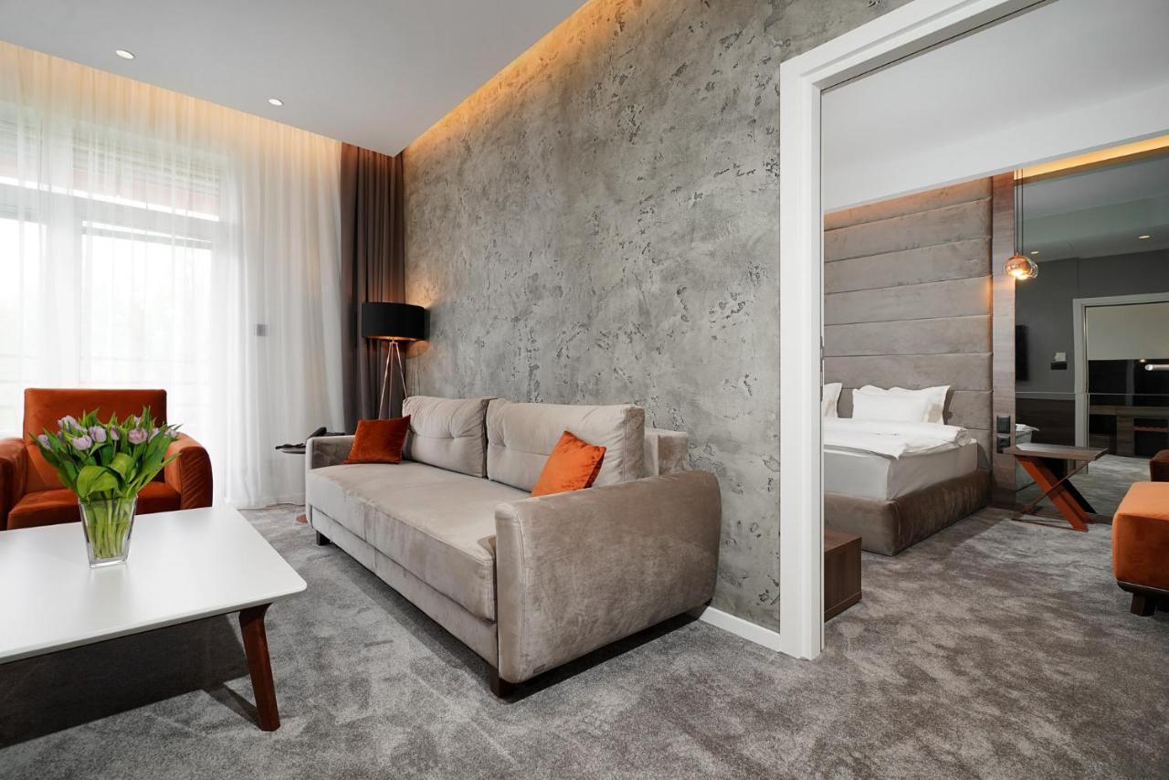 Hotel Srbija Lux Stara Pazova Exteriör bild