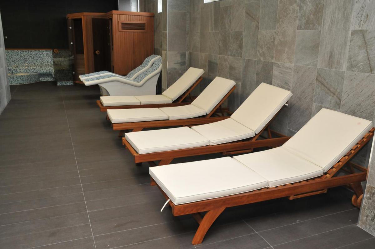 Hotel Srbija Lux Stara Pazova Exteriör bild
