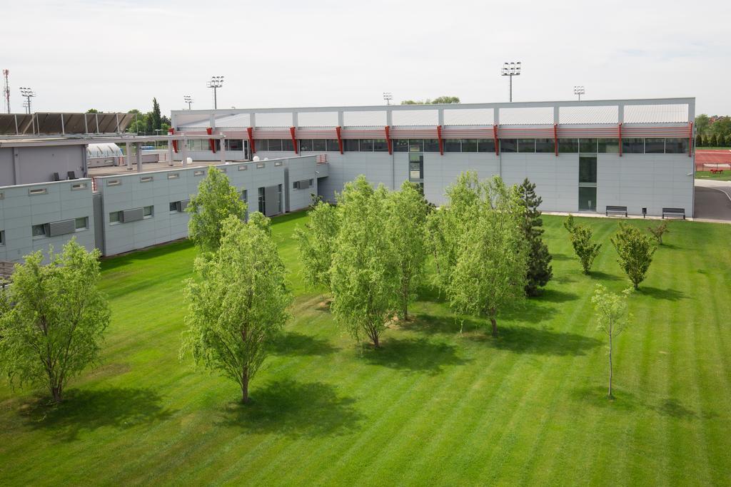 Hotel Srbija Lux Stara Pazova Exteriör bild